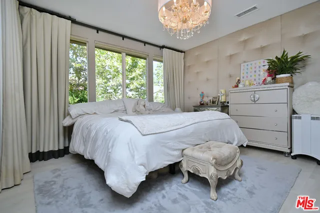 $1,295,000 | 3661 El Encanto Drive, Calabasas, CA 91302