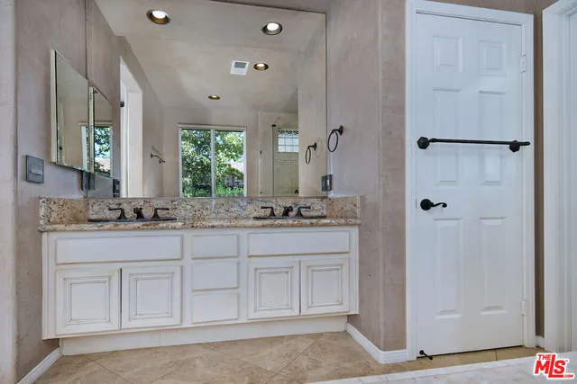 $1,295,000 | 3661 El Encanto Drive, Calabasas, CA 91302