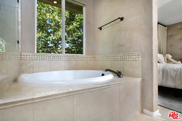 $1,295,000 | 3661 El Encanto Drive, Calabasas, CA 91302