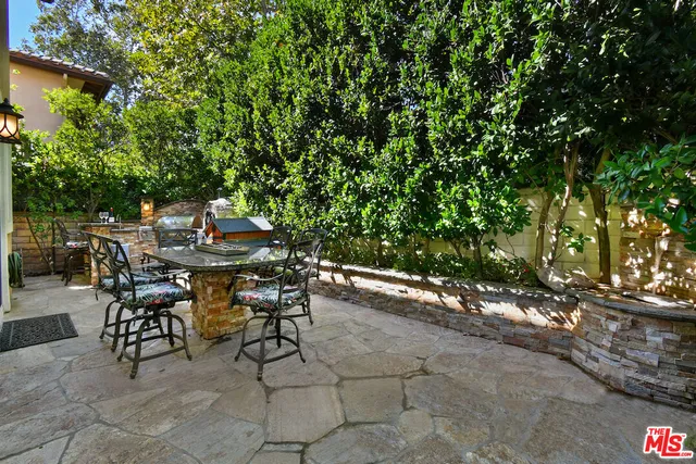 $1,295,000 | 3661 El Encanto Drive, Calabasas, CA 91302