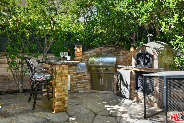 $1,295,000 | 3661 El Encanto Drive, Calabasas, CA 91302