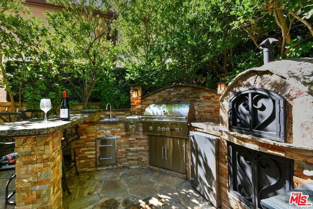 $1,295,000 | 3661 El Encanto Drive, Calabasas, CA 91302