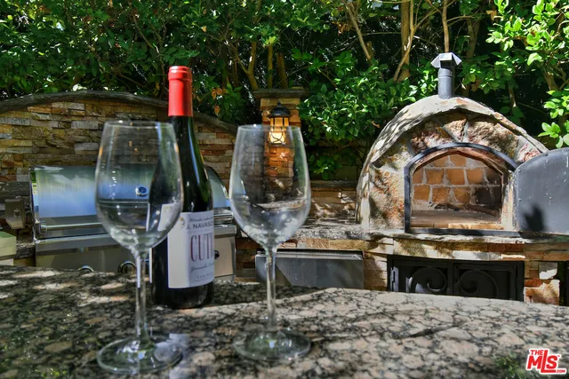 $1,295,000 | 3661 El Encanto Drive, Calabasas, CA 91302