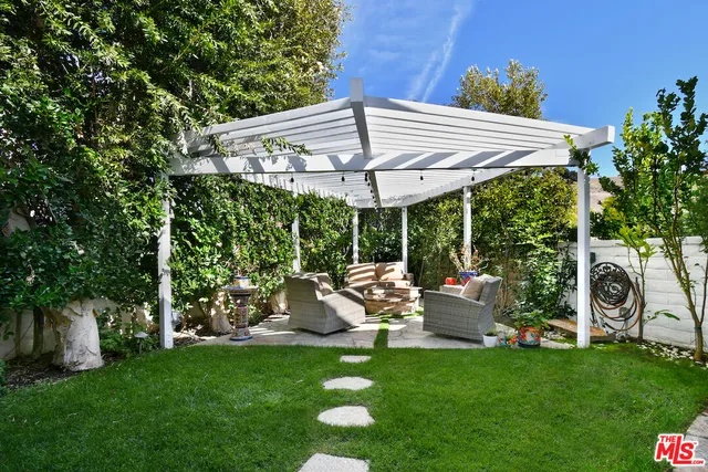 $1,295,000 | 3661 El Encanto Drive, Calabasas, CA 91302