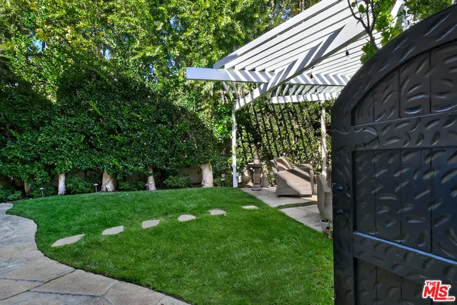 $1,295,000 | 3661 El Encanto Drive, Calabasas, CA 91302