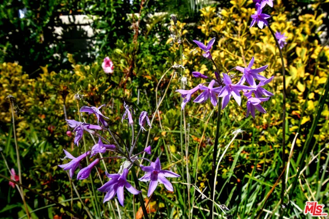 $1,295,000 | 3661 El Encanto Drive, Calabasas, CA 91302