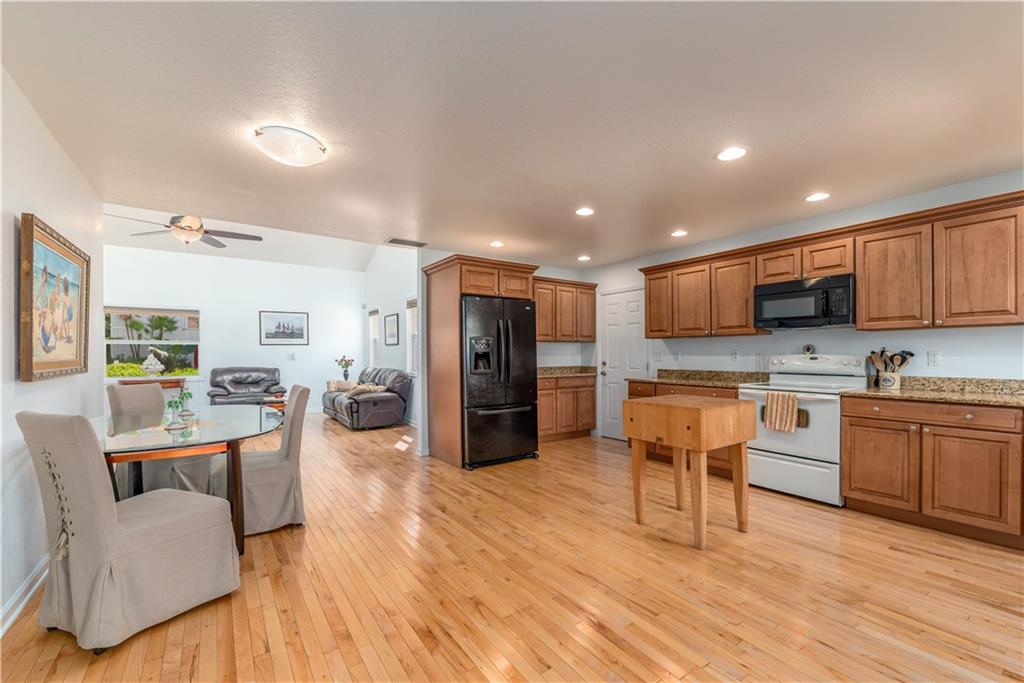 826 Southwest Rustic Circle Stuart, FL 34997 - Photo 13 of 35 Gallery Image 13