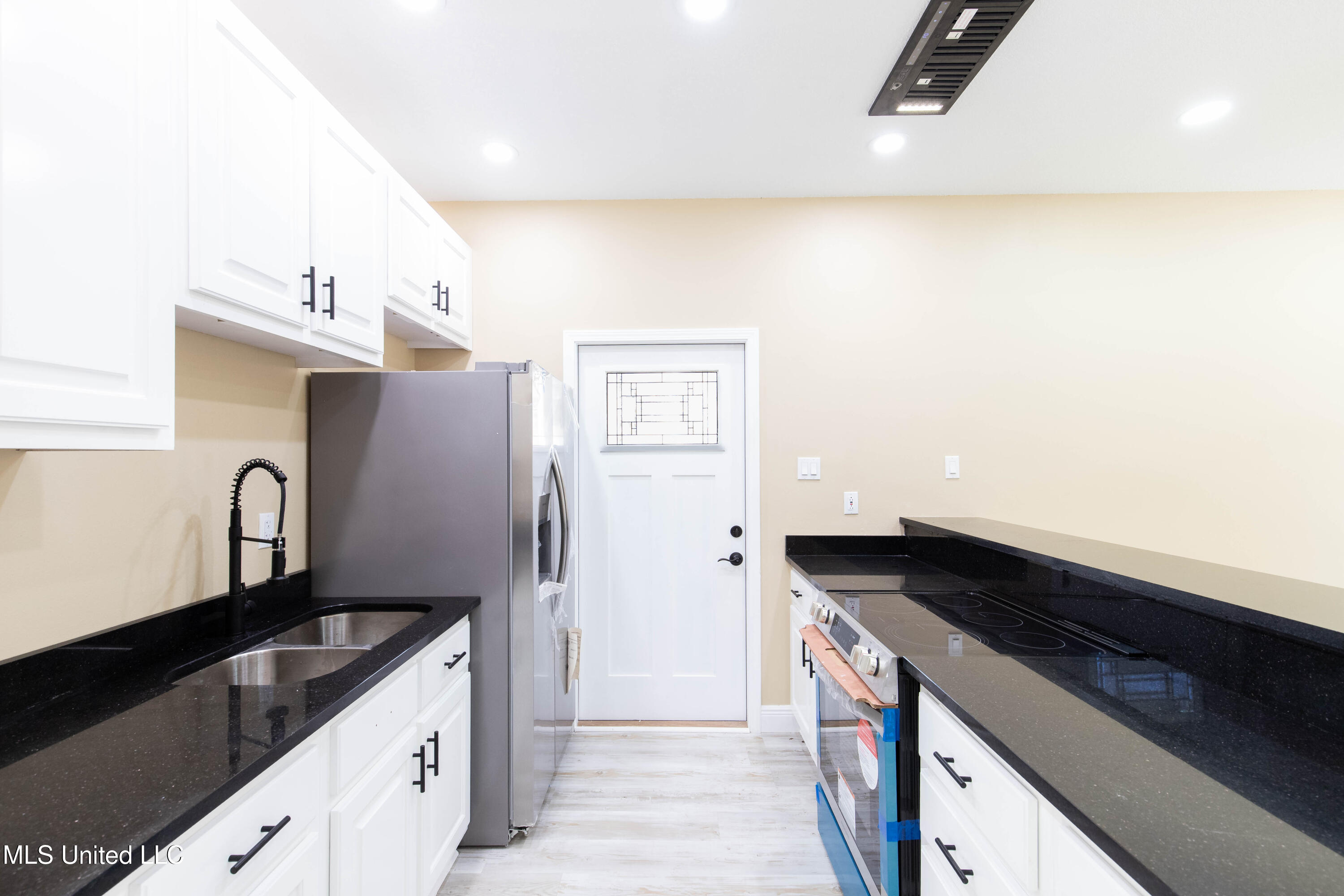 801 4th Street Picayune, MS 39466 - Photo 3 of 13 Kitchen