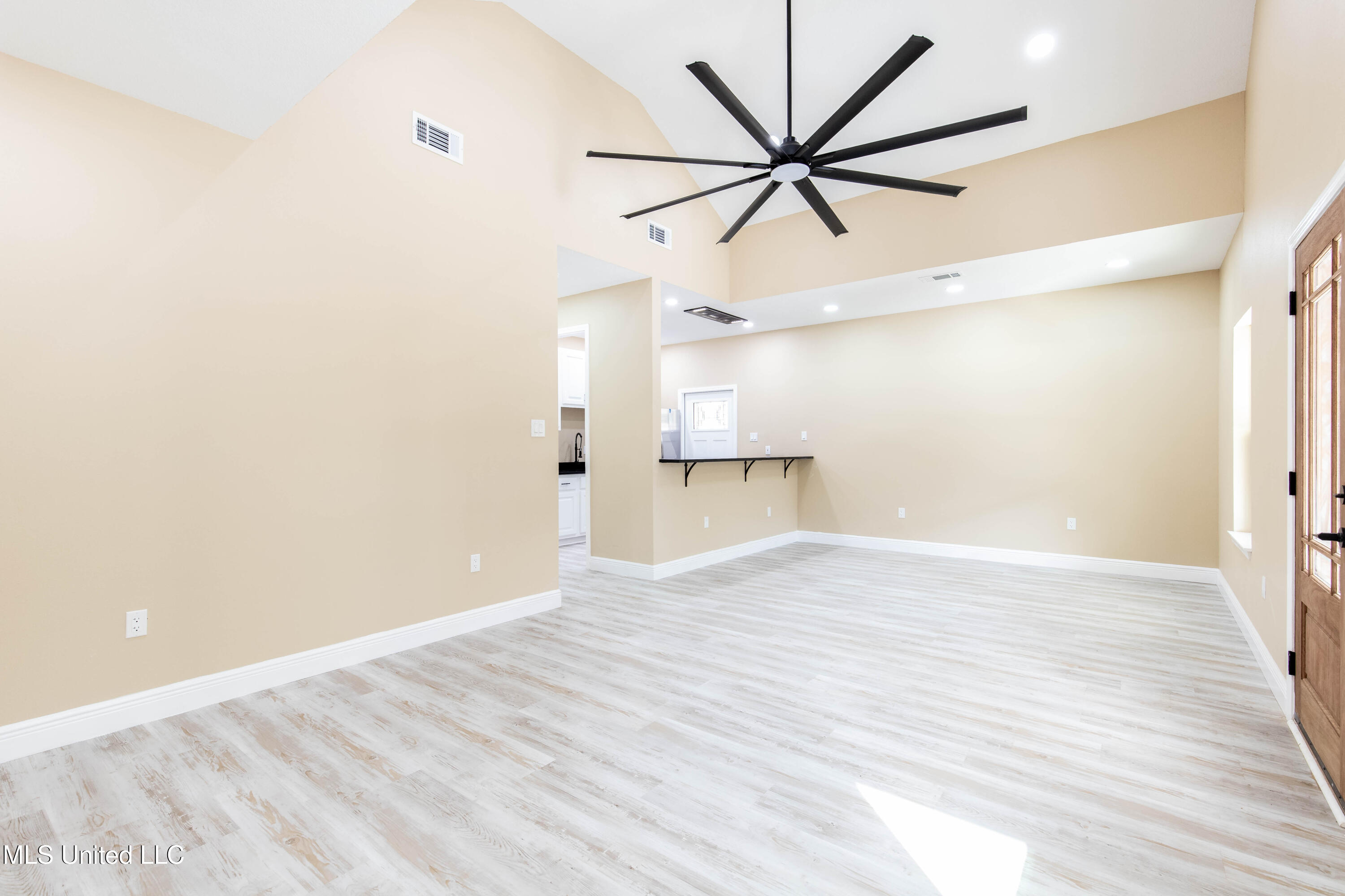 801 4th Street Picayune, MS 39466 - Photo 4 of 13 Living Room