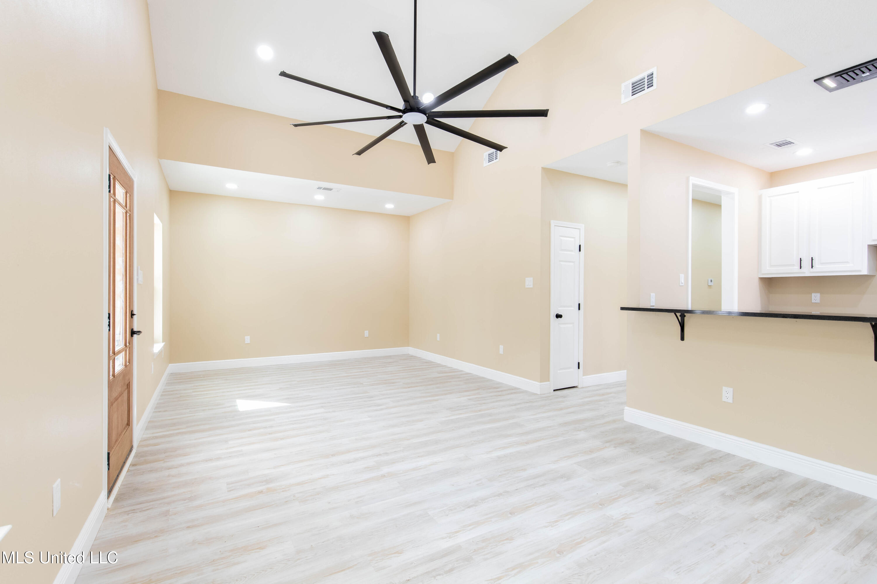 801 4th Street Picayune, MS 39466 - Photo 5 of 13 Living Room