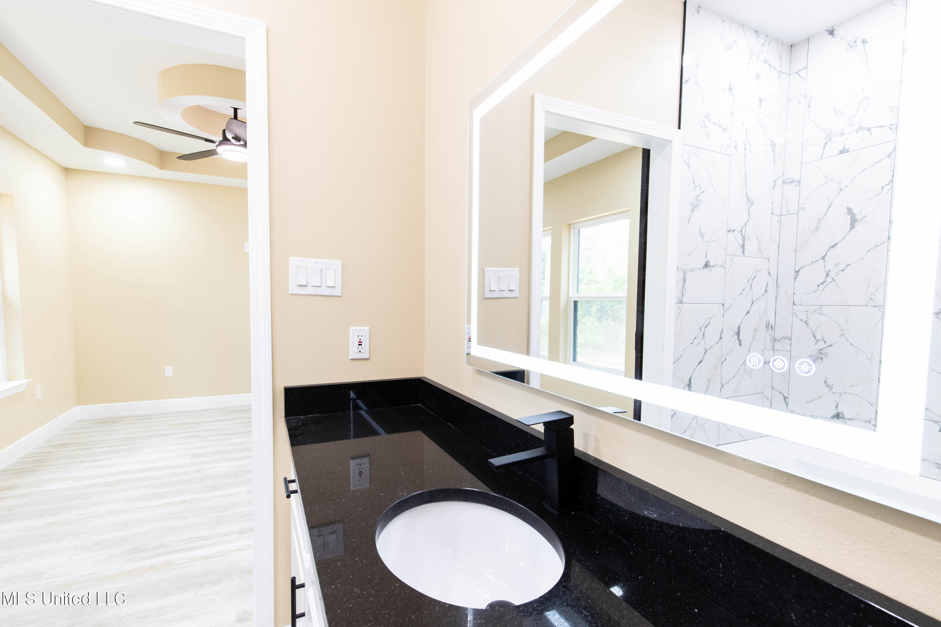 801 4th Street Picayune, MS 39466 - Photo 9 of 13 Master Bath