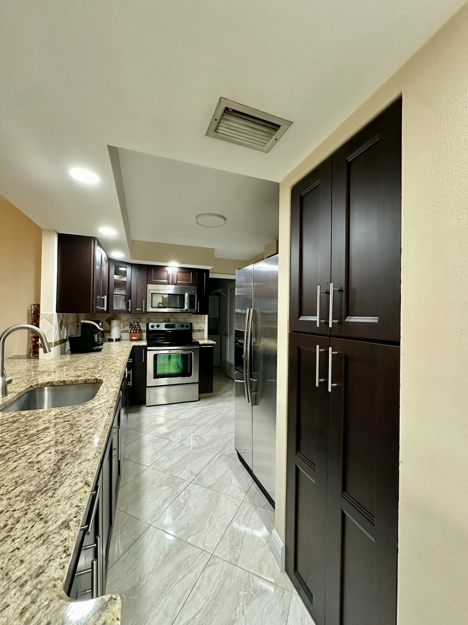 299 Northwest 52nd Terrace, Unit 422 Boca Raton, FL 33487 - Photo 3 of 39 IMG_7931