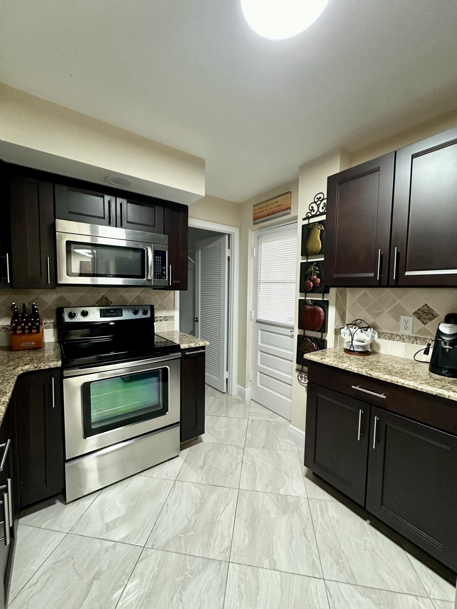299 Northwest 52nd Terrace, Unit 422 Boca Raton, FL 33487 - Photo 4 of 39 IMG_7935
