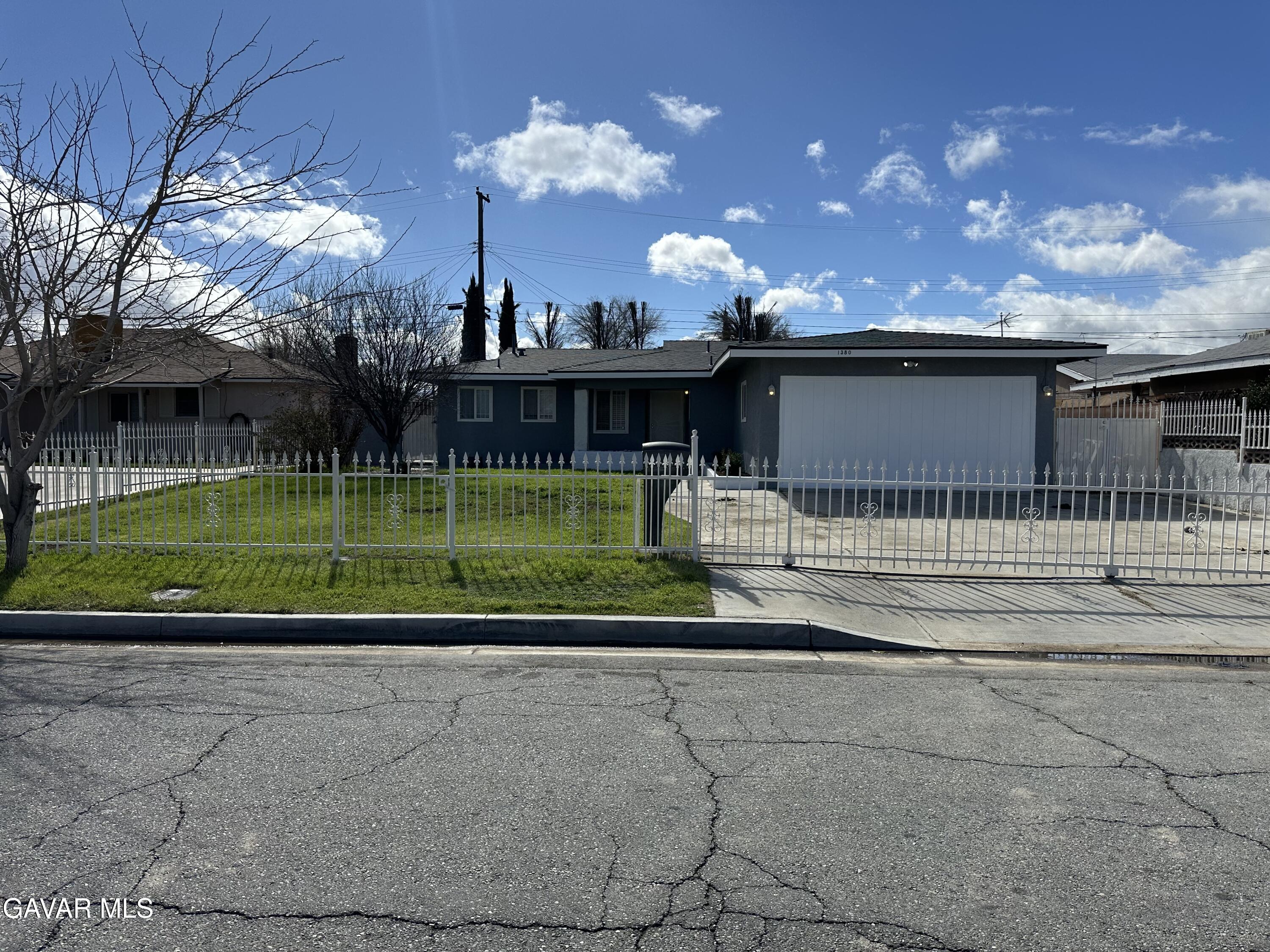 1380 Indian Sage Road Lancaster, CA 93534 - Photo 2 of 18 IMG_9147