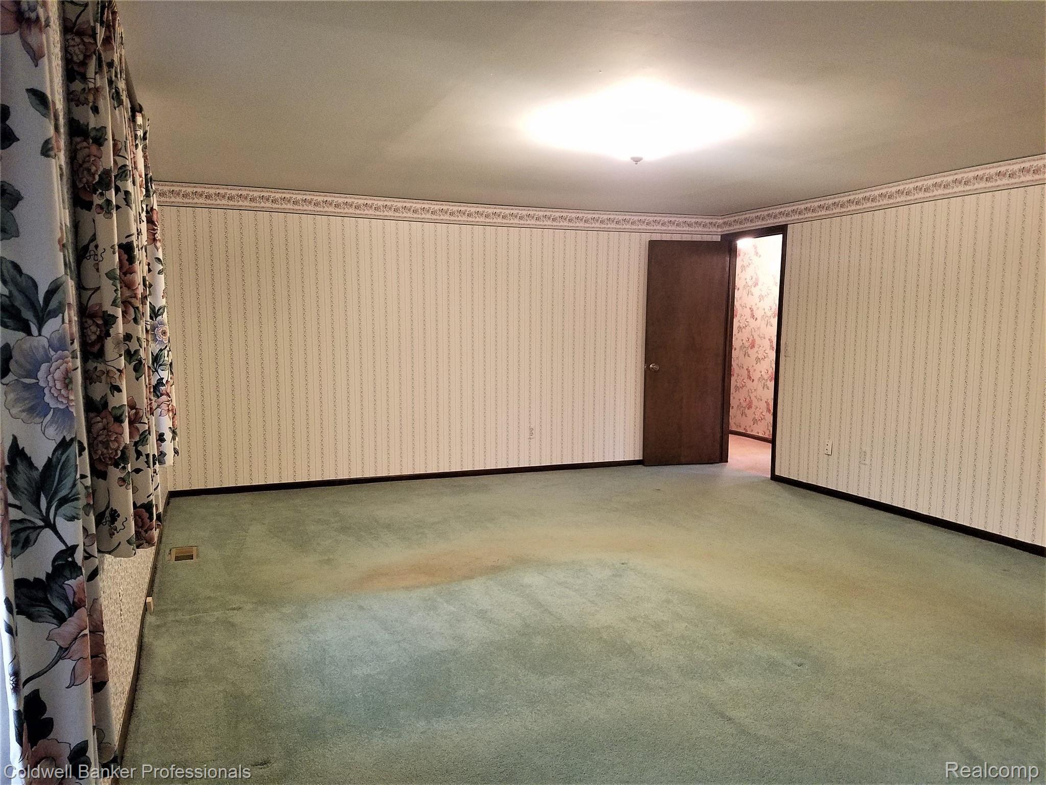 1862 Ludgate Lane Rochester, MI 48309 - Photo 40 of 54 1862_Ludgate_Master BR, another view