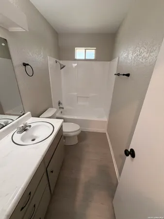 $1,525 | 795 Albert Street, New Braunfels, TX 78130