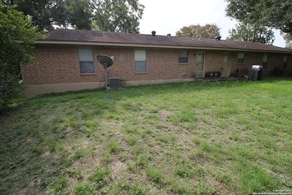 $1,525 | 795 Albert Street, New Braunfels, TX 78130