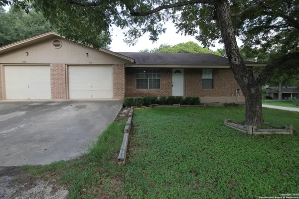 $1,525 | 795 Albert Street, New Braunfels, TX 78130