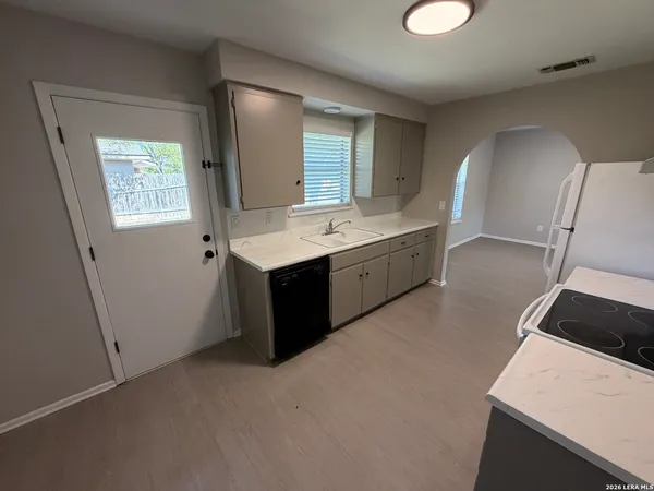 $1,525 | 795 Albert Street, New Braunfels, TX 78130