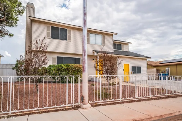 $3,300 | 3955 Savoy Court, Las Vegas, NV 89115