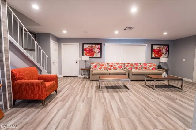 $3,300 | 3955 Savoy Court, Las Vegas, NV 89115