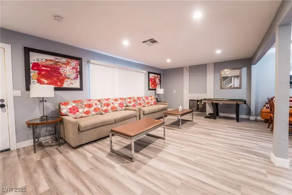 $3,300 | 3955 Savoy Court, Las Vegas, NV 89115