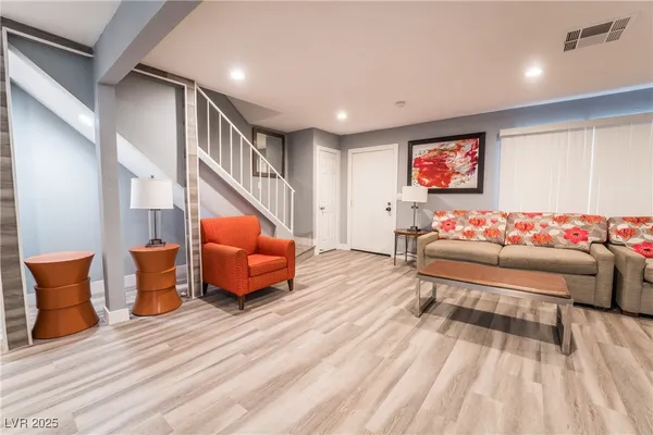 $3,300 | 3955 Savoy Court, Las Vegas, NV 89115