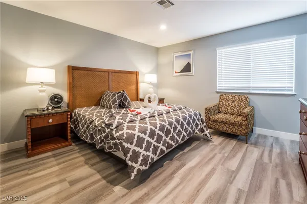 $3,300 | 3955 Savoy Court, Las Vegas, NV 89115