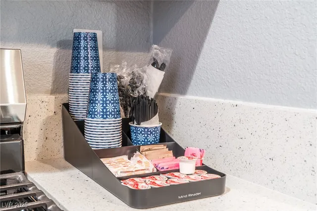 $3,300 | 3955 Savoy Court, Las Vegas, NV 89115