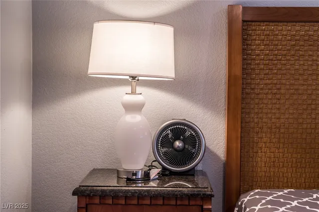 $3,300 | 3955 Savoy Court, Las Vegas, NV 89115