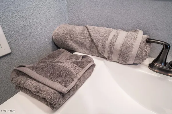 $3,300 | 3955 Savoy Court, Las Vegas, NV 89115