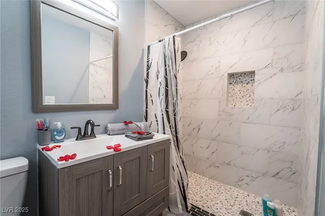 $3,300 | 3955 Savoy Court, Las Vegas, NV 89115