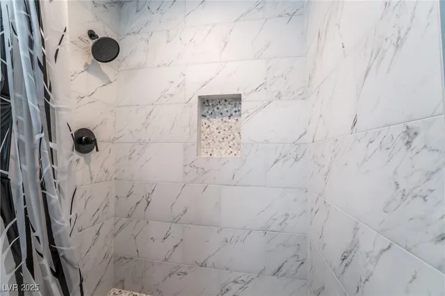 $3,300 | 3955 Savoy Court, Las Vegas, NV 89115