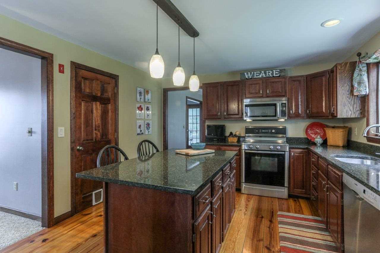 42 Boulder Hill Road Weare, NH 03281 - Photo 4 of 36