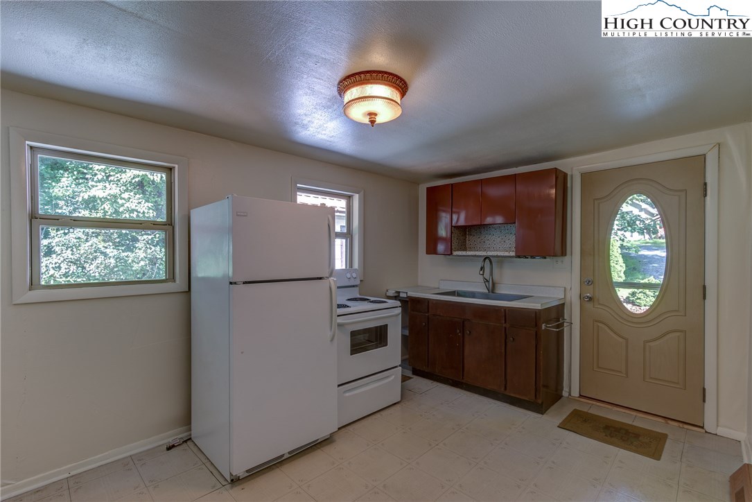 2327 Broadstone Road Banner Elk, NC 28604 - Photo 10 of 20 Gallery Image 10