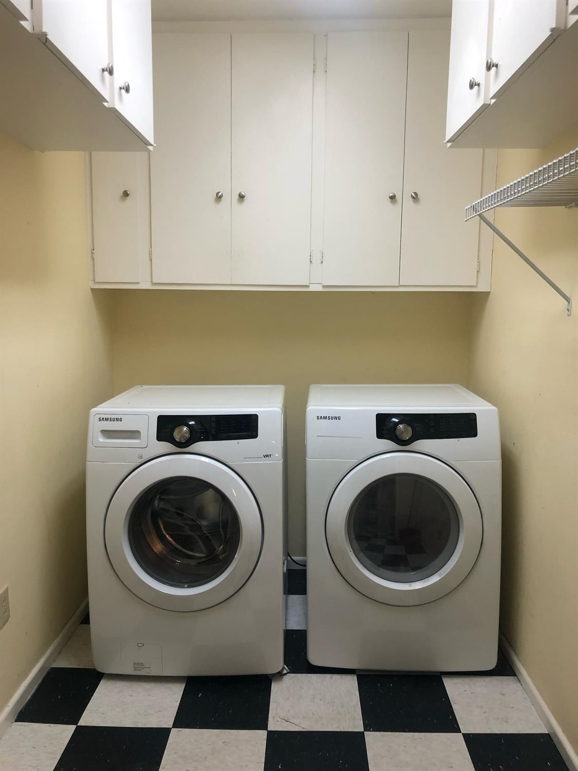2904 20th Street Lubbock, TX 79410 - Photo 20 of 35 a utility room with dryer and washer
