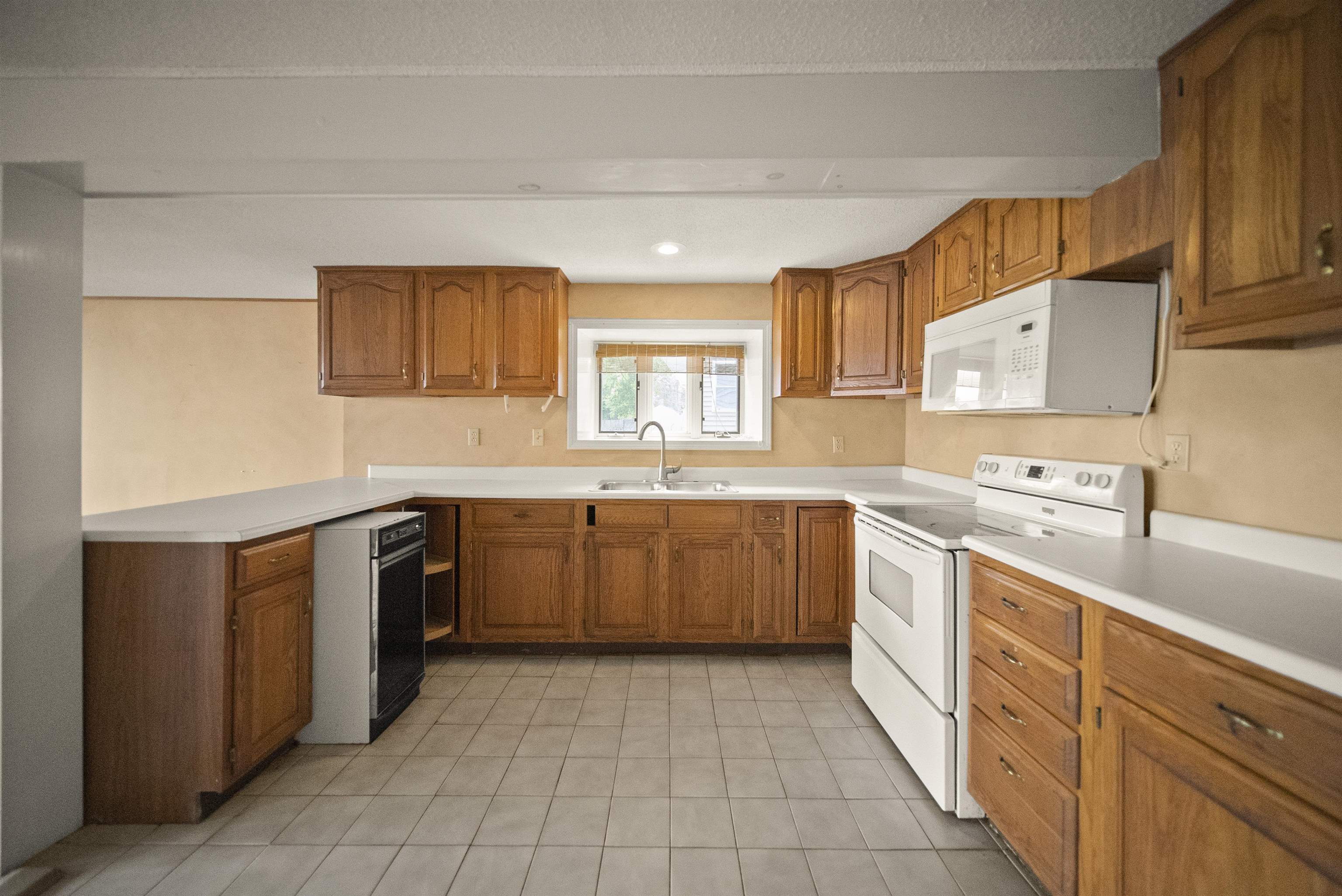 89 West Shore Road Windham, NH 03087 - Photo 24 of 39