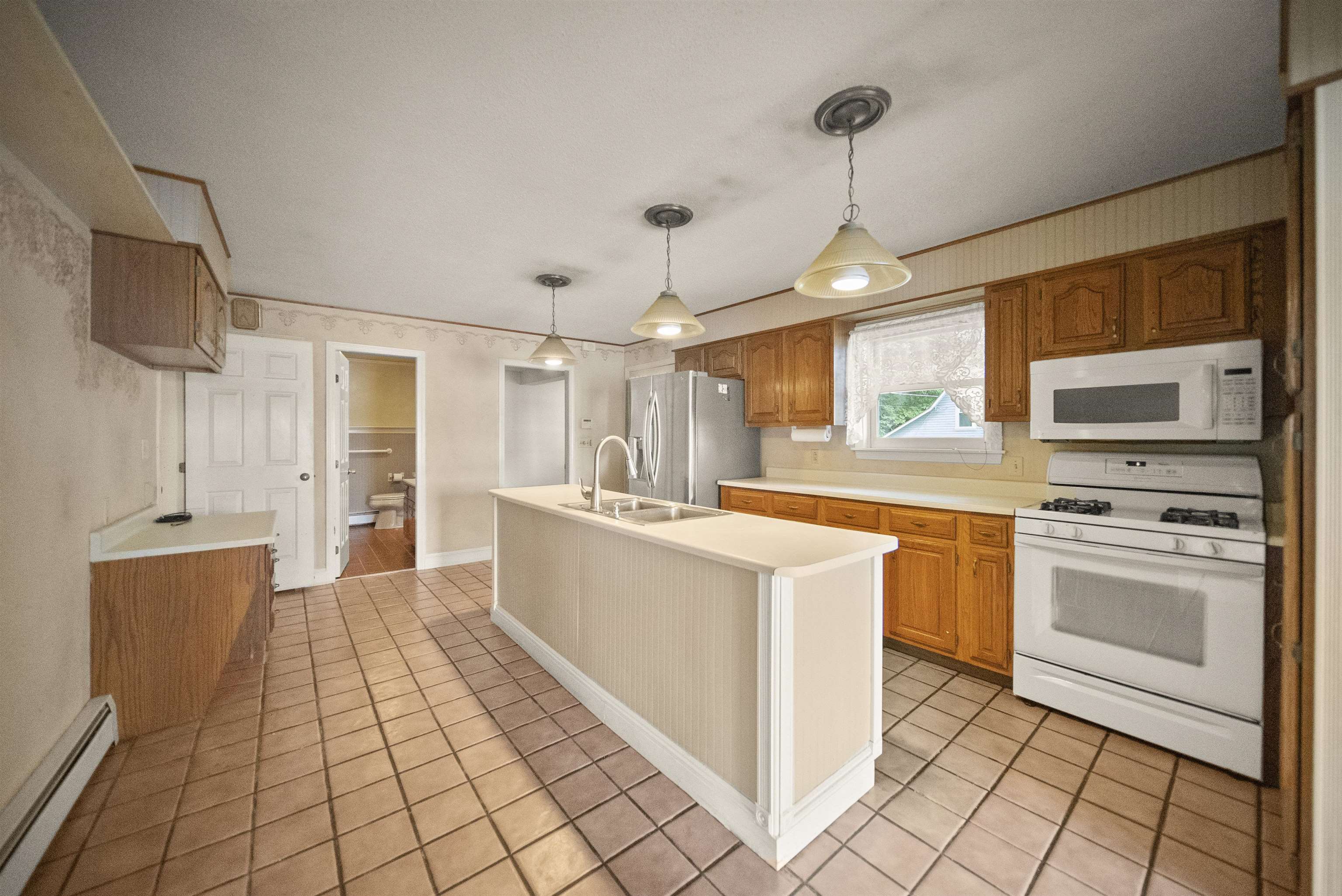 89 West Shore Road Windham, NH 03087 - Photo 4 of 39