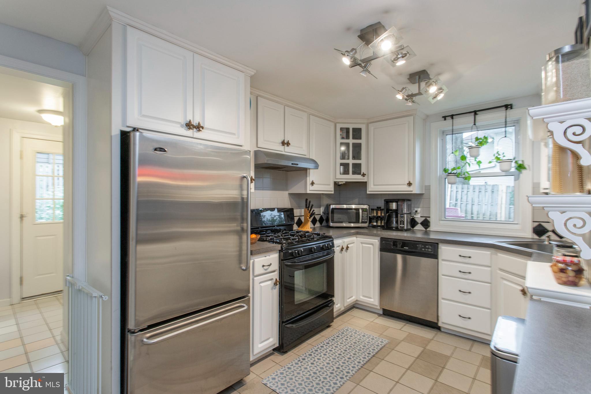 1328 Ashbourne Road Elkins Park, PA 19027 - Photo 11 of 32