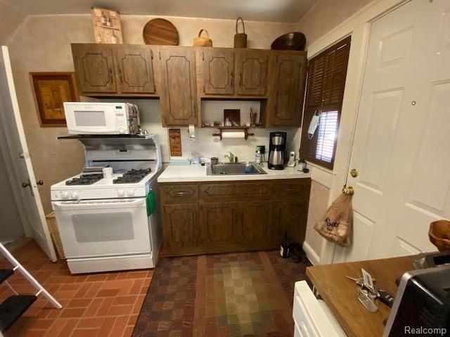 6418 Schaefer Road Dearborn, MI 48126 - Photo 12 of 35