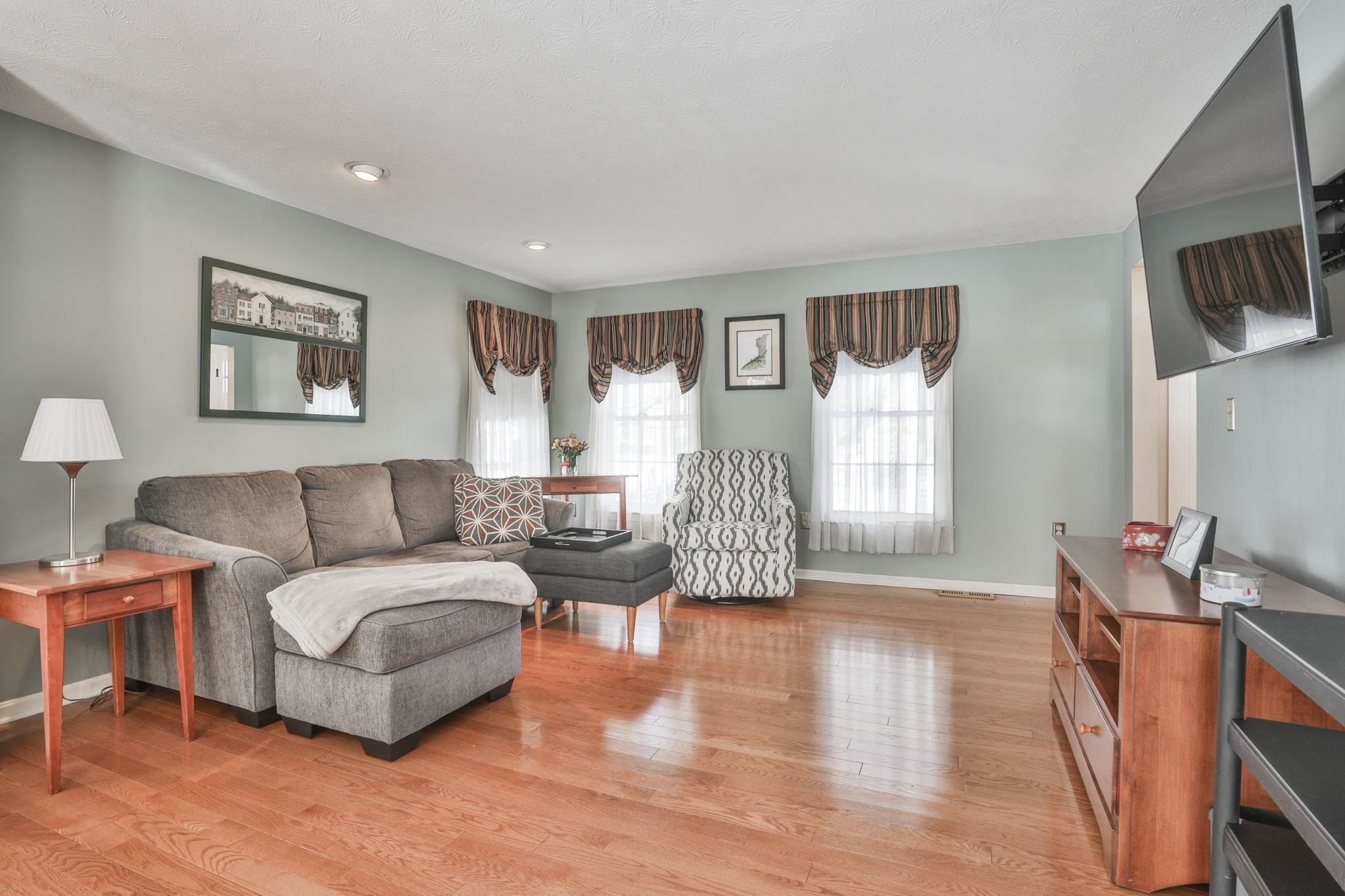 35 Pinebrook Road Nashua, NH 03062 - Photo 9 of 46