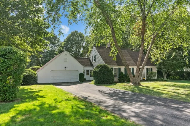 $810,000 | 8 North Drive, Middletown, RI 02842