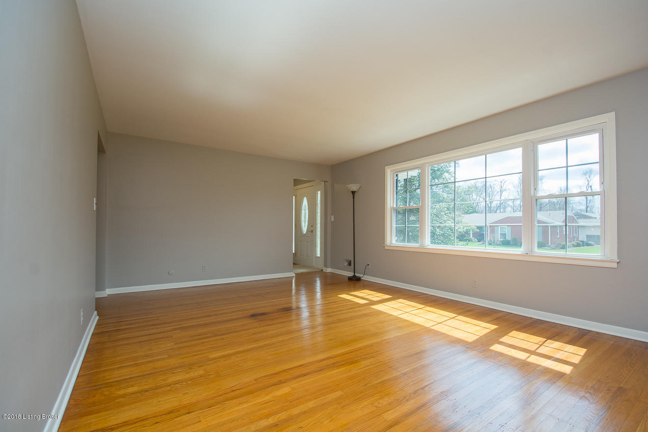 3247 Beals Branch Road Louisville, KY 40206 - Photo 9 of 48 Living Room