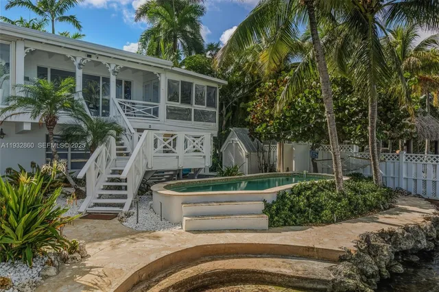 $3,200,000 | 16 North Drive, Key Largo, FL 33037