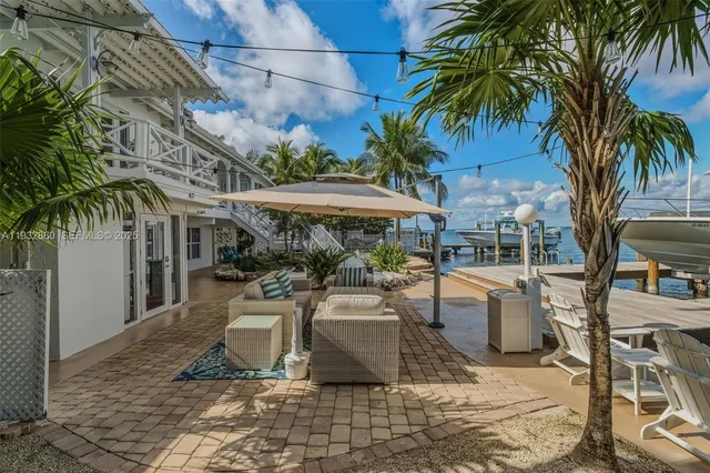 $3,200,000 | 16 North Drive, Key Largo, FL 33037