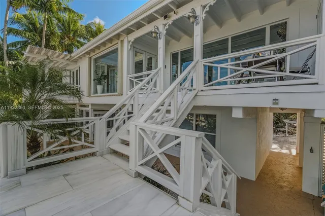 $3,200,000 | 16 North Drive, Key Largo, FL 33037