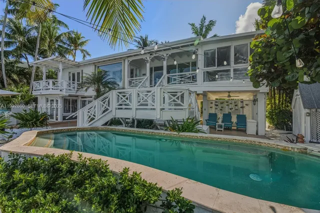 $3,200,000 | 16 North Drive, Key Largo, FL 33037