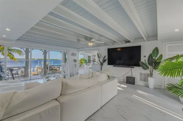 $3,200,000 | 16 North Drive, Key Largo, FL 33037