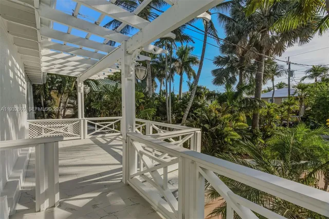 $3,200,000 | 16 North Drive, Key Largo, FL 33037