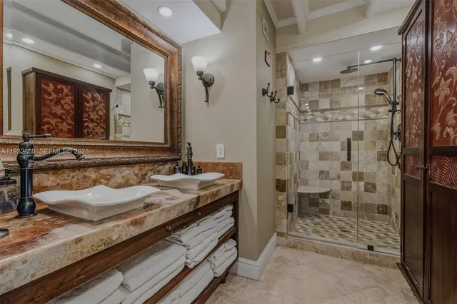 $3,200,000 | 16 North Drive, Key Largo, FL 33037